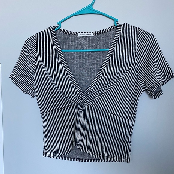 Black and white striped crop - Picture 1 of 1